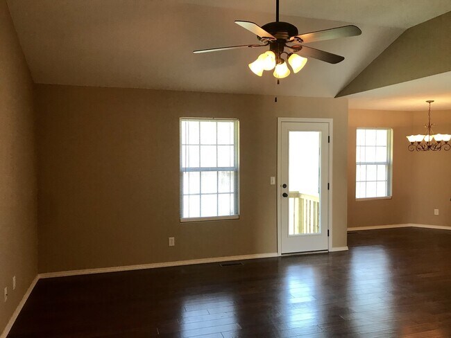 Building Photo - Beautiful home in West Springfield available Now