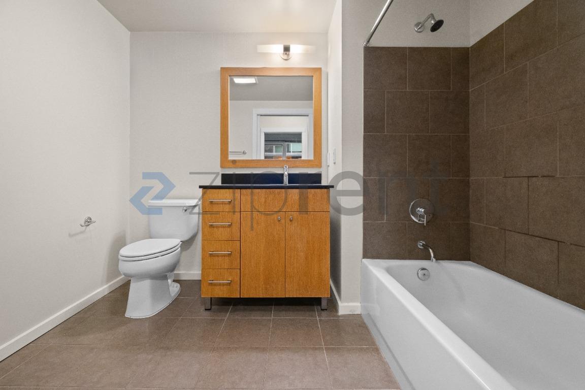 Building Photo - 81 Clay St