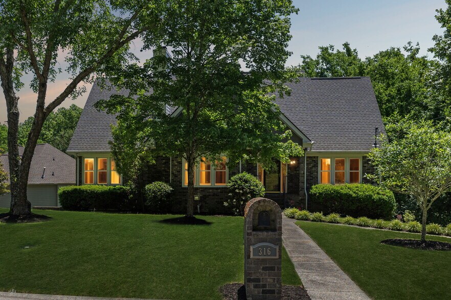 Building Photo - 316 McCoin Dr