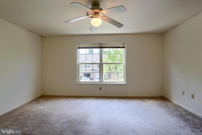 Building Photo - 136 Cardinal Ln