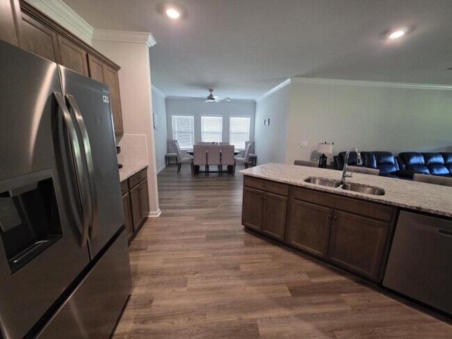 Building Photo - 352 Castlepath Dr SW