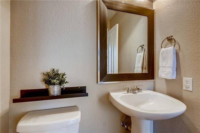 Building Photo - 919 Cashew Ln