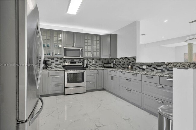 Building Photo - 1081 NE 179th St