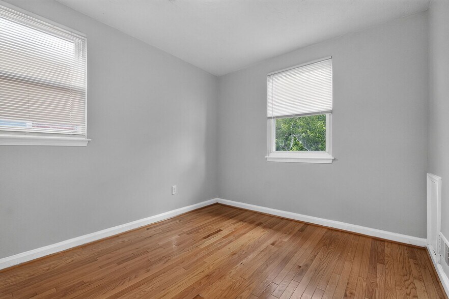 Building Photo - 5551 Chillum Pl NE
