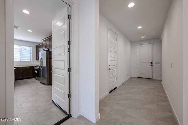 Building Photo - 2071 W Sierra Sunset Trail