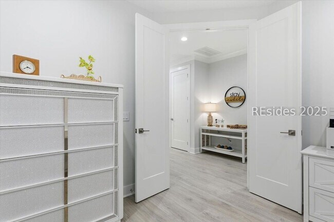 Building Photo - 119 Blue Starfish Ln