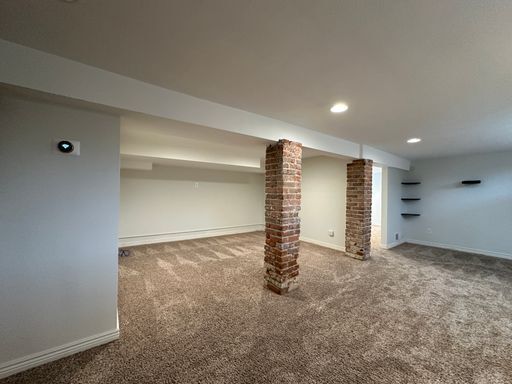 Building Photo - 3 Bedroom 2 Full Bath Renovated Single Fam...