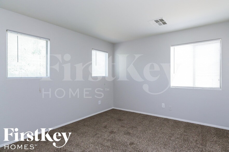 Building Photo - 2913 W Gold Dust Ave