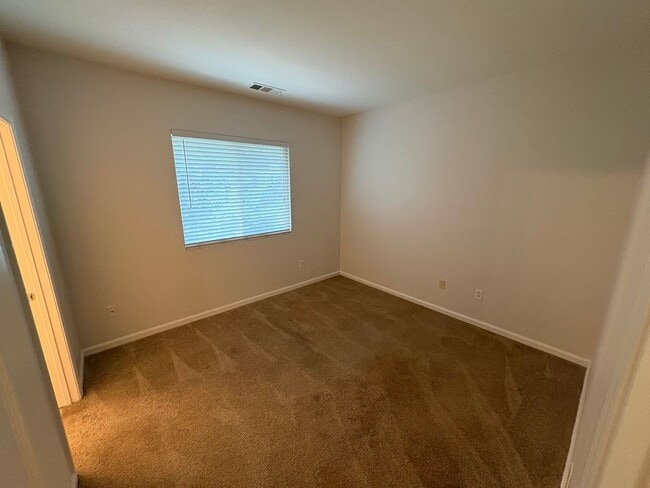 Building Photo - Great Two Story Large Bedroom, Bath Downst...