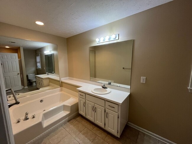 Building Photo - Home You’ll Love Coming Home To