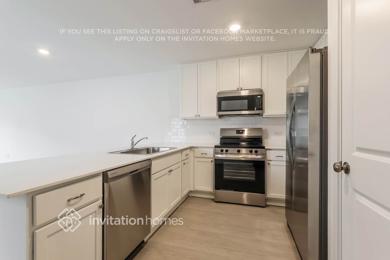 Building Photo - 15211 Abella Dr