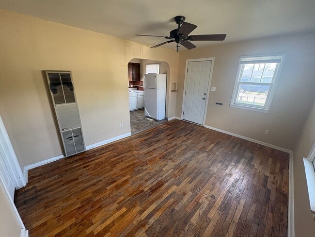 Building Photo - 1 bed 1 bath house