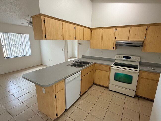 Building Photo - READY TO MOVE INTO 3/2/2 WITH IDEAL LOCATION!!!!