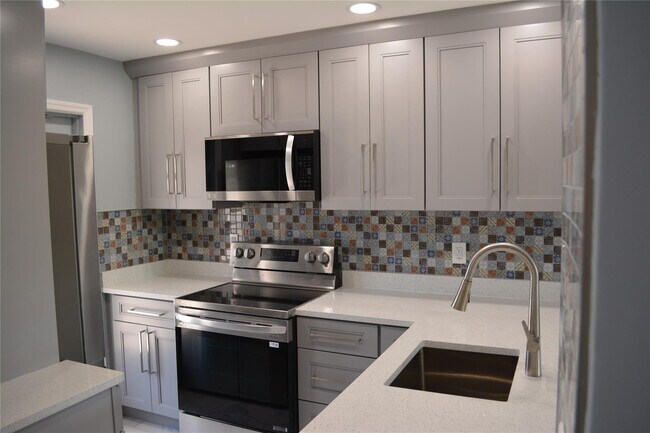 Building Photo - 1481 S Ocean Blvd