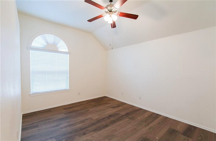 Building Photo - 234 Silvercreek Dr