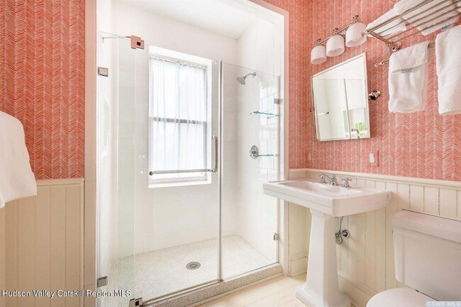 Building Photo - 613 Warren St