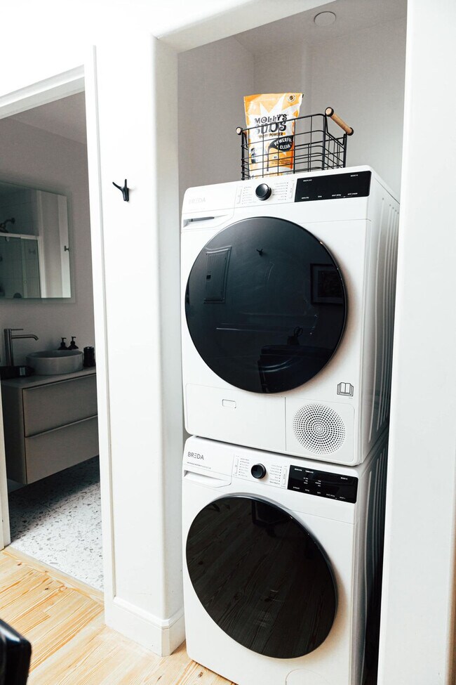 Building Photo - 1911 3rd Ave N