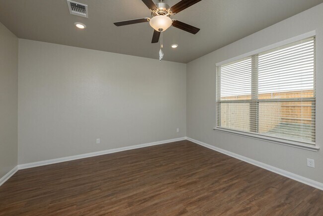 Building Photo - Beautifully designed and thoughtfully main...