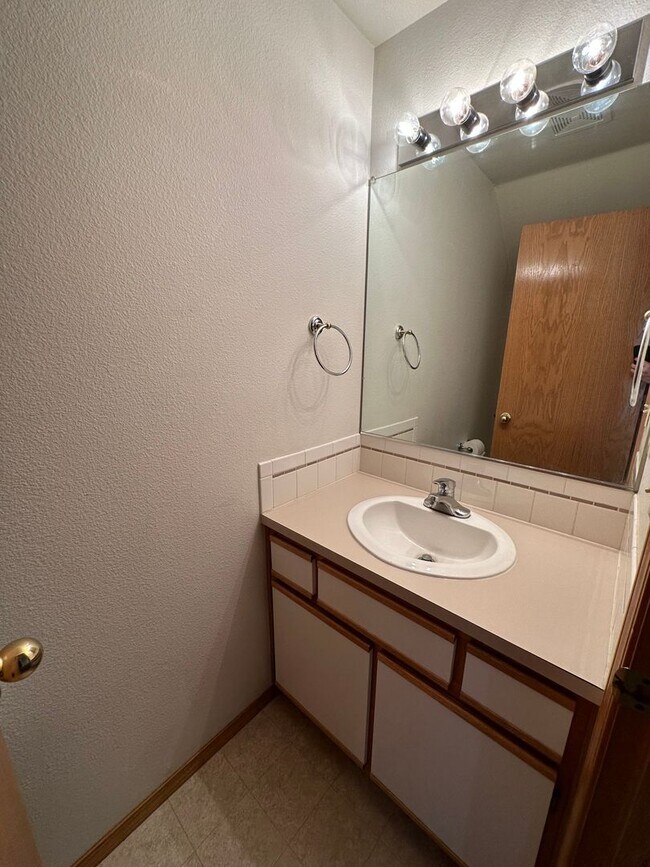 Building Photo - 762 SW 206th Pl