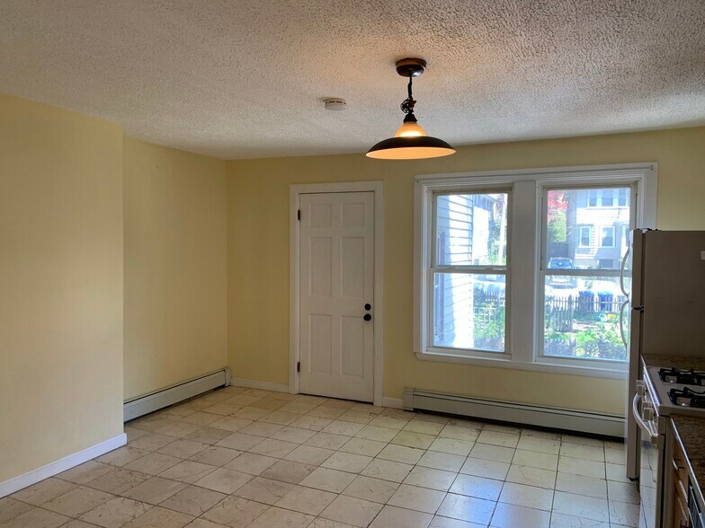 Building Photo - 7 High Street Pl