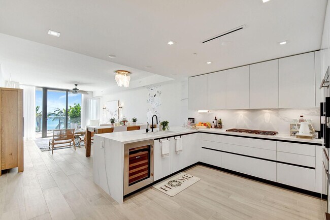 Primary Photo - 1116 N Ocean Blvd