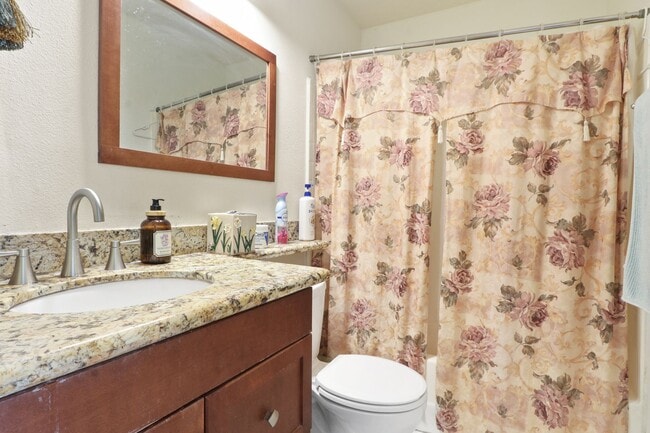 Building Photo - Beautiful Orange County Condo! Must See