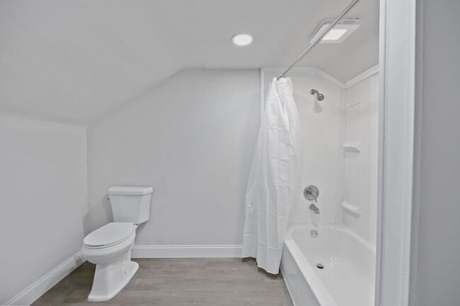 Building Photo - HYDE PARK -Move In This Week, Get $500 Bac...