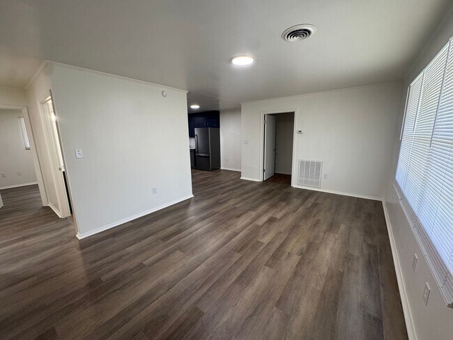 Building Photo - Commanche St Duplex