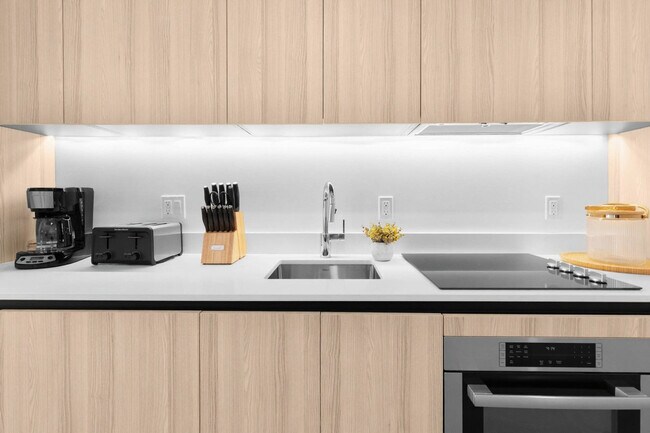 Building Photo - 225 N Miami Ave