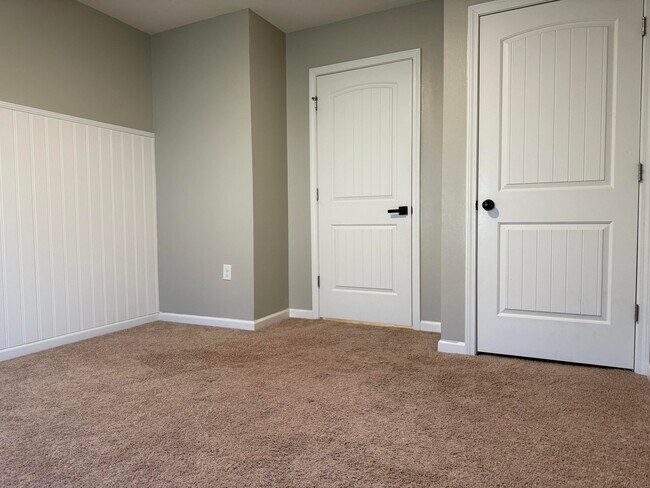 Building Photo - 351 Merlin Ct