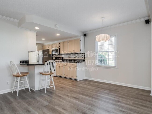 Building Photo - 8358 Knights Bridge Rd