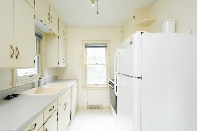 Building Photo - 1927 Olive St