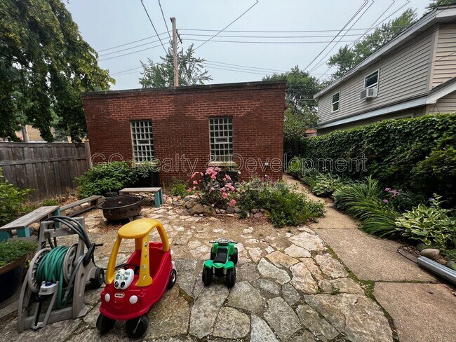 Building Photo - 2144 W Estes Ave