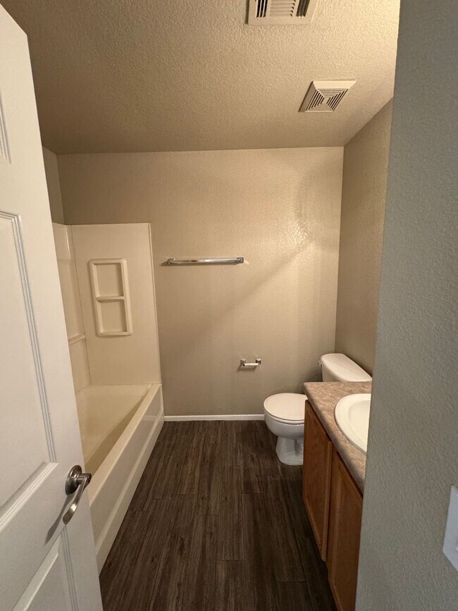 Building Photo - 5727 Pecan Ln