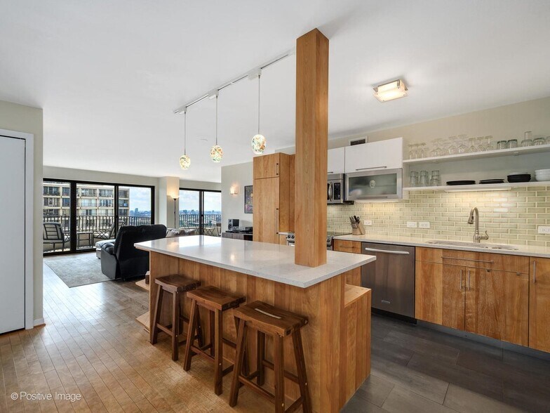 Building Photo - 2020 N Lincoln Park W