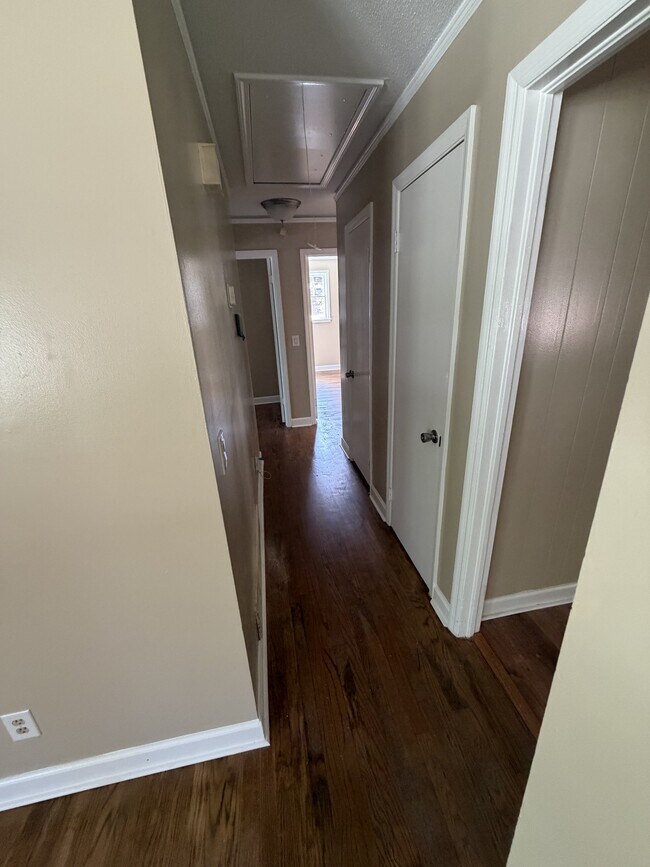 Building Photo - 3208 Downes Grove Rd