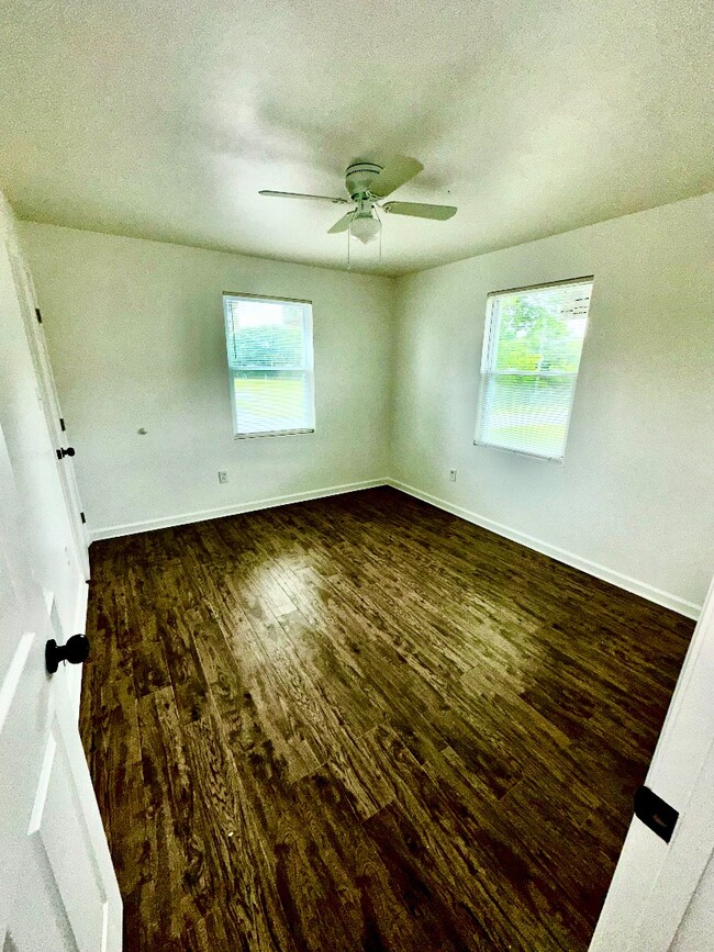 Building Photo - 722 Key St