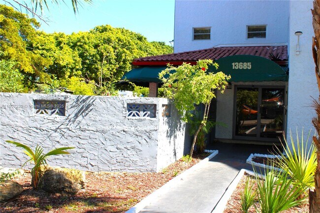 Building Photo - 13685 NE 10th Ave