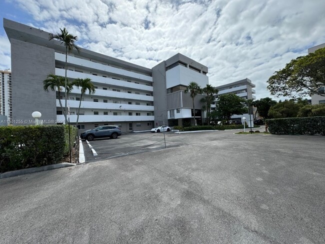 Building Photo - 4000 NE 169th St
