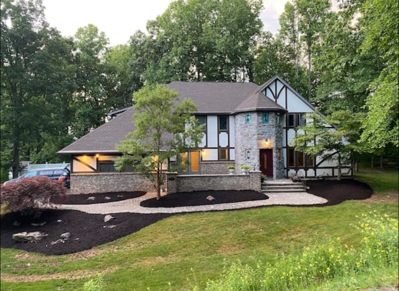 Primary Photo - 102 Longfellow Close