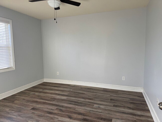 Building Photo - Five Bedroom Home in Falcon Bridge