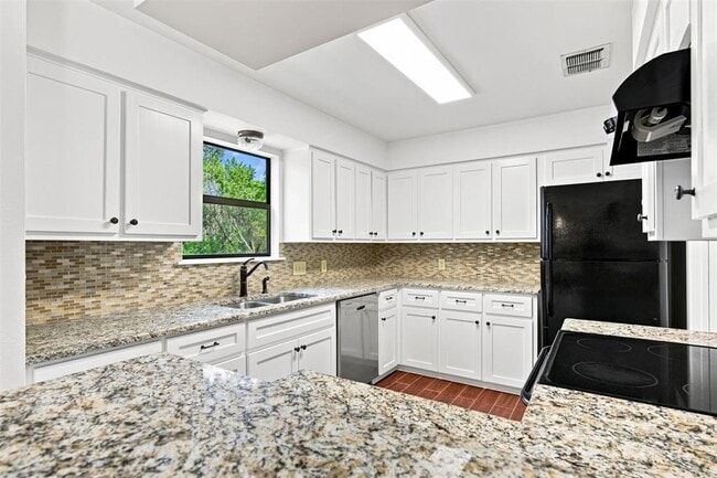Building Photo - 10010 Wildflower Ln