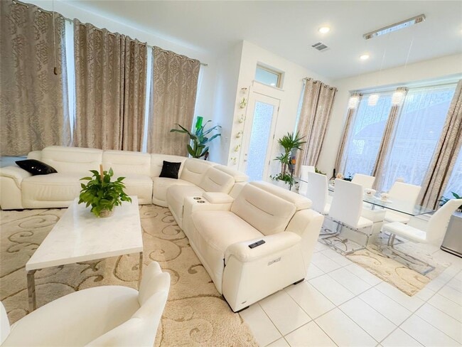 Building Photo - 163 Billowing Way