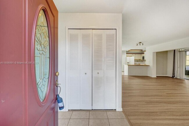 Building Photo - 9540 Sevilla Ln