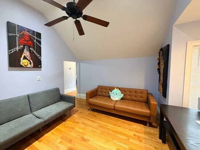 Building Photo - 341 Linwood Ave