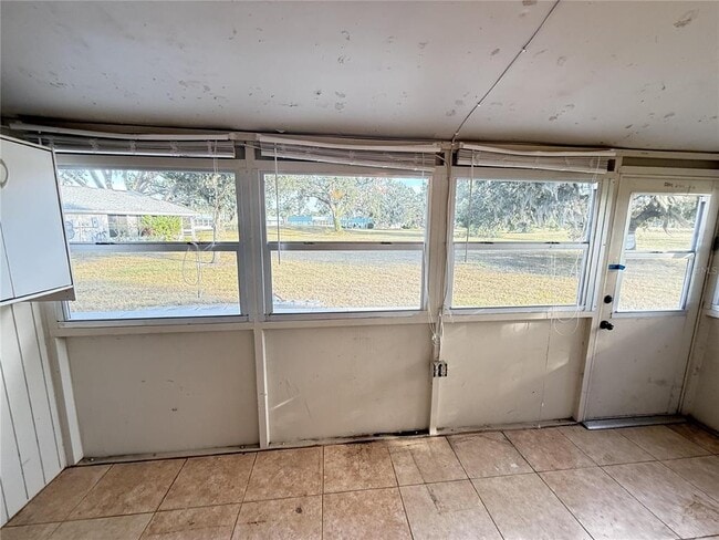 Building Photo - 2202 Clubhouse Dr