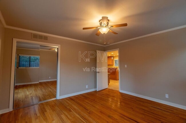 Building Photo - 1056 Cameron Way