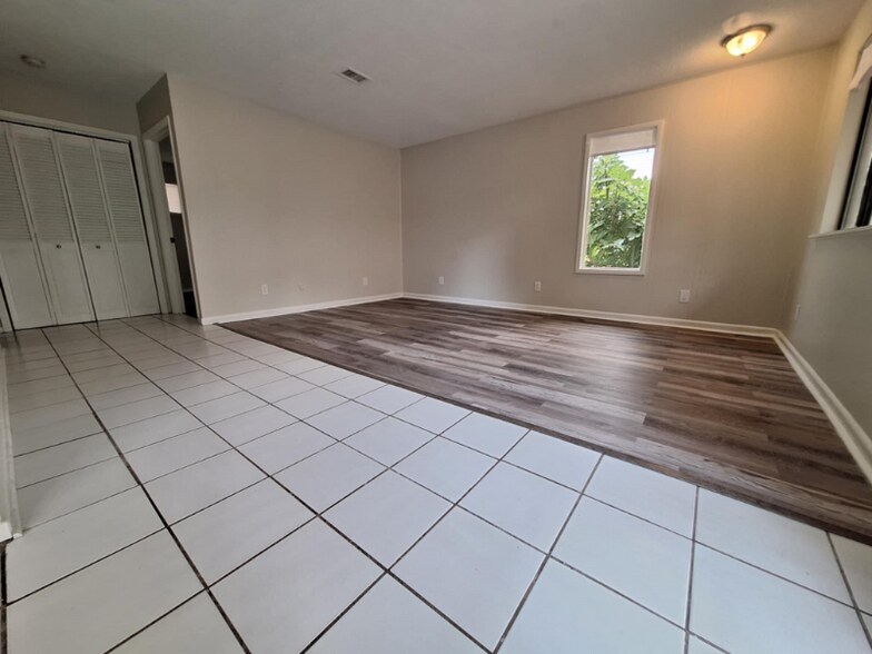 Building Photo - 6221 Pinetree Ave