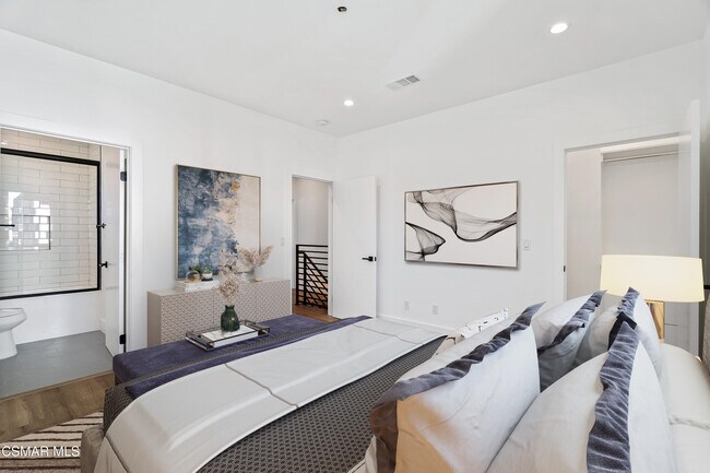 Building Photo - 10908 Hesby St