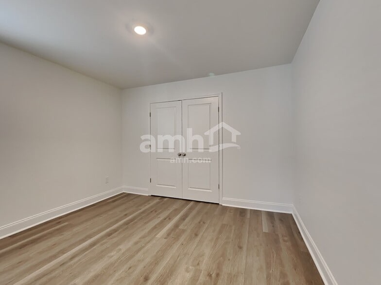 Building Photo - 622 Old Trolley Rd